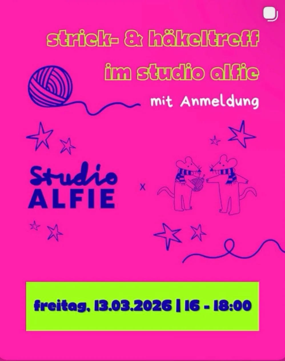 Neonpinkes Plakat mit Wollknäuel und zwei strickenden Mäusen: Strick- und Häkeltreff