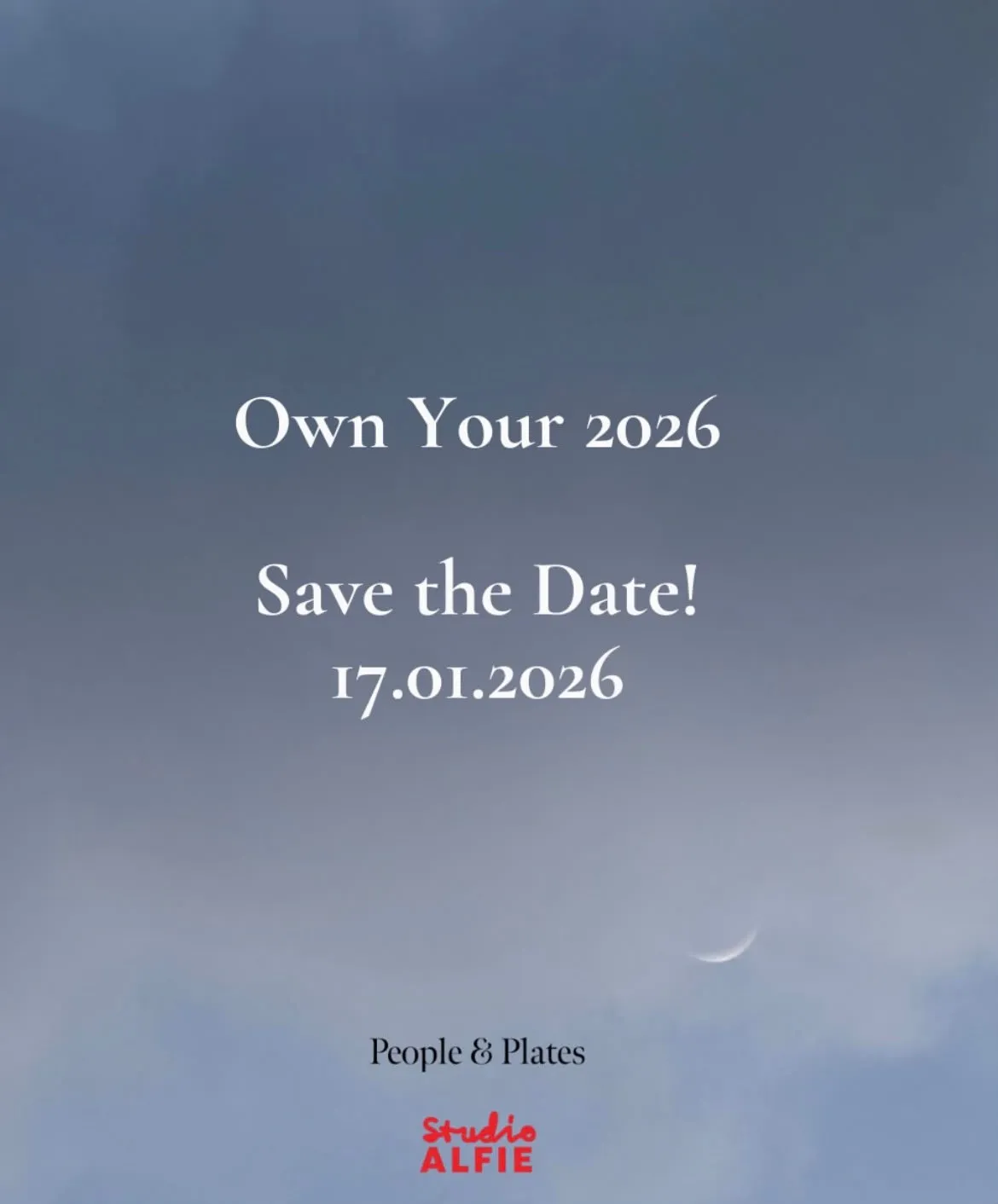 Foto eines Abendhimmels mit Mondsichel: Own Your 2026, Save the Date